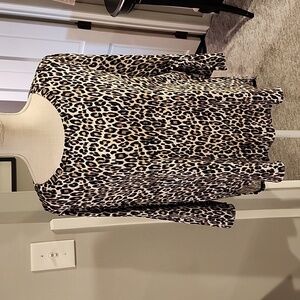 Tommy Bahama size XL leopard print 3/4 sleeve round neck